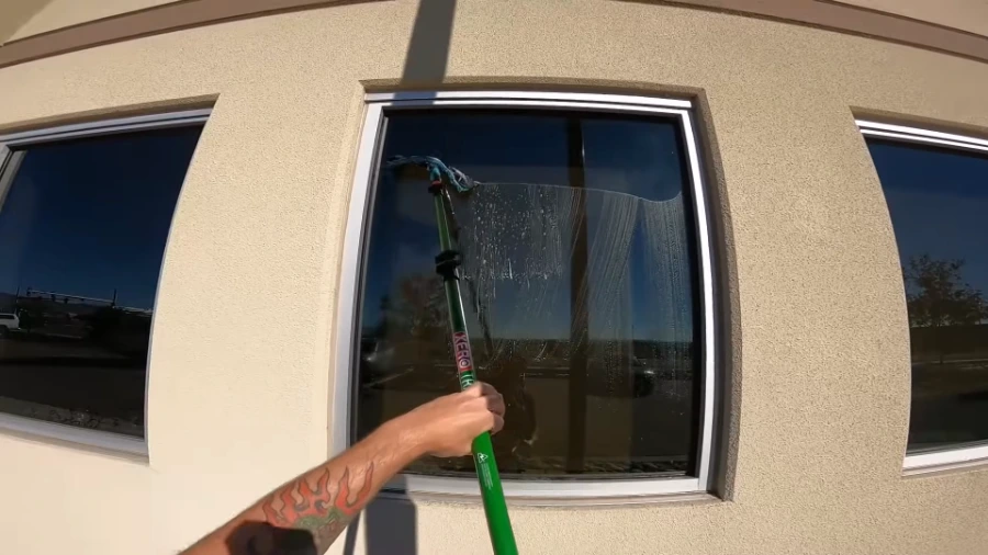 Professional residential window washing in San Clemente, CA