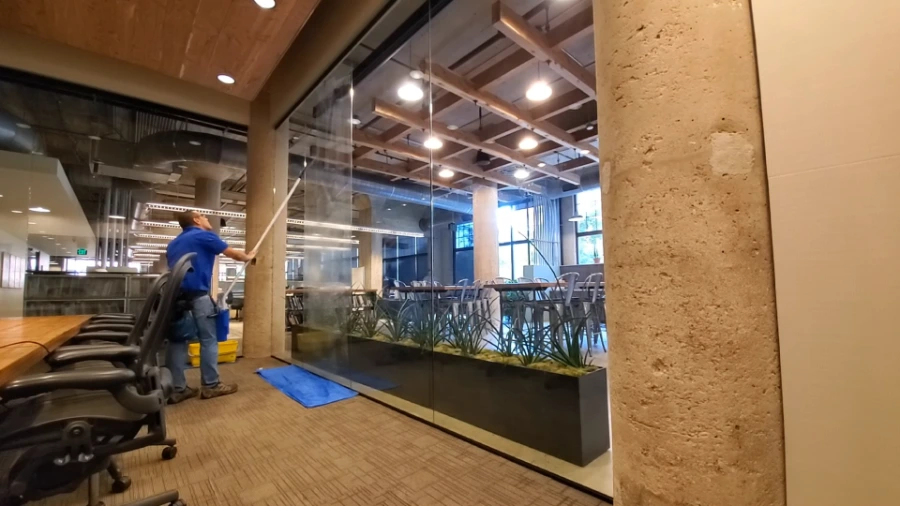 Commercial Window Cleaning San Clemente 